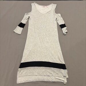 Lavie en Rose Tops Gray Size XS Long Sleeves Cold Shoulder Chic Y2K Goth Grunge